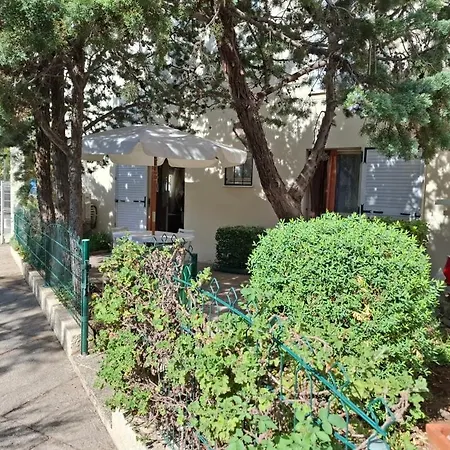 Rez De Jardin Climatise Avec Grande Terrasse