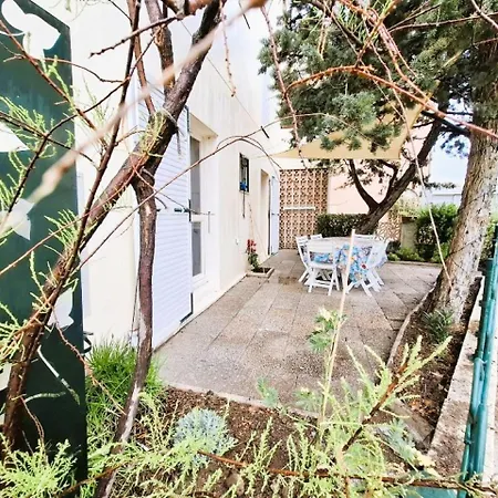 Holiday home Rez De Jardin Climatise Avec Grande Terrasse Gruissan