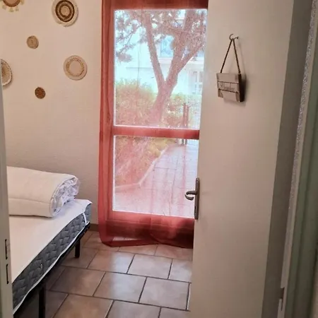 Rez De Jardin Climatise Avec Grande Terrasse Holiday home