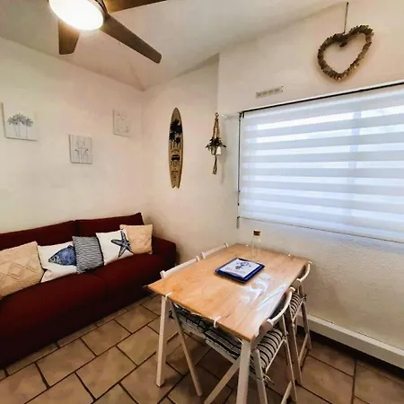 Holiday home Rez De Jardin Climatise Avec Grande Terrasse