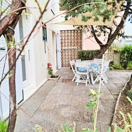 Rez De Jardin Climatise Avec Grande Terrasse Nyaraló Gruissan