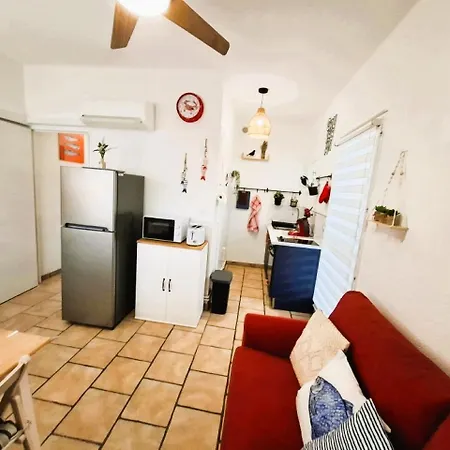 Holiday home Rez De Jardin Climatise Avec Grande Terrasse *