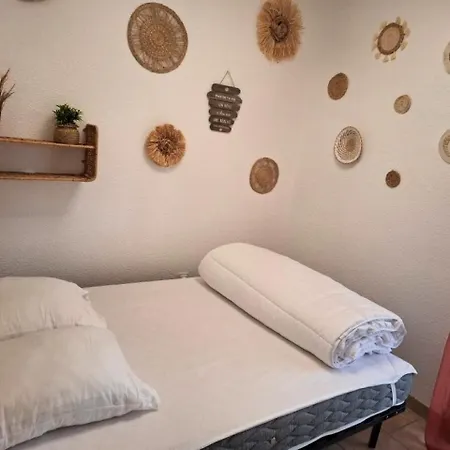Holiday home Rez De Jardin Climatise Avec Grande Terrasse *
