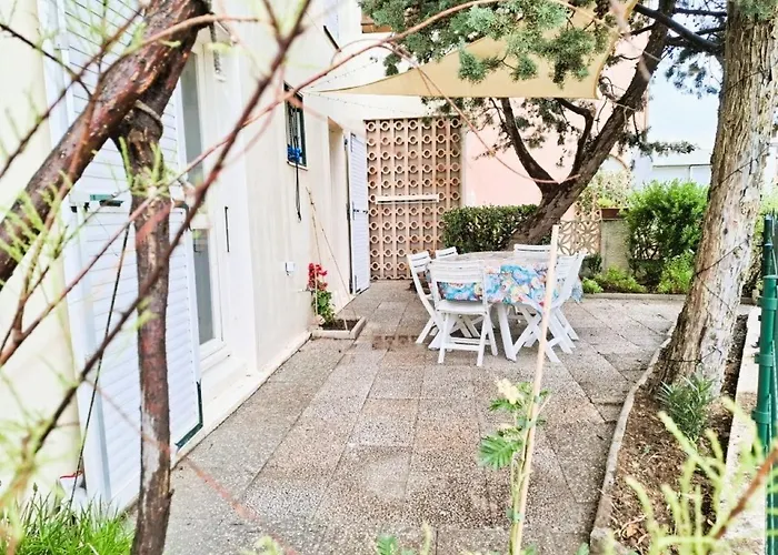 Rez De Jardin Climatise Avec Grande Terrasse 度假居 格吕桑